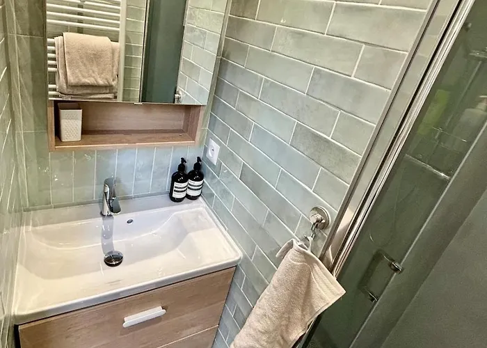 Beautiful New And Comfortable 10min From Montmartre * Paříž